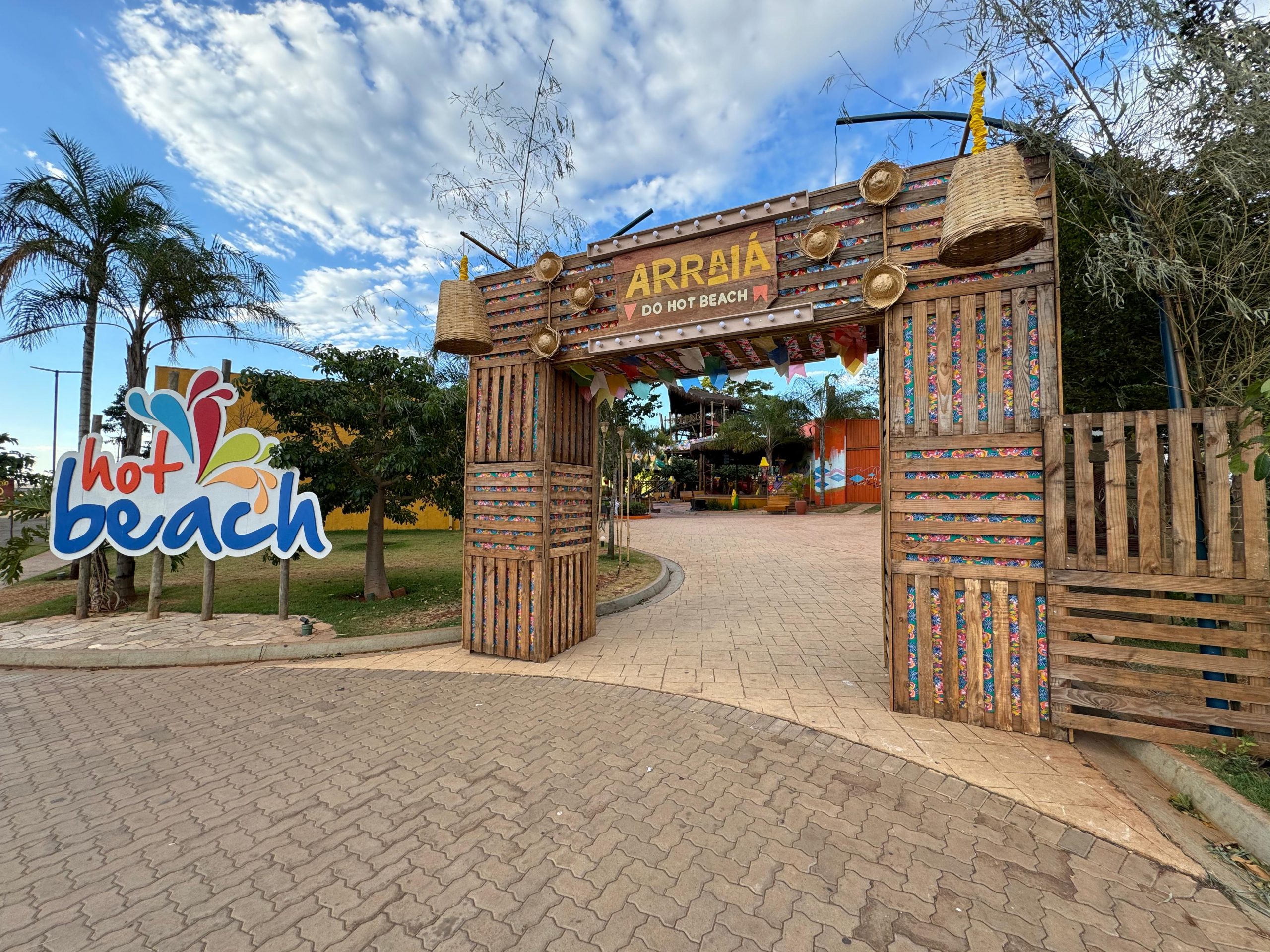 Arraiá do Hot Beach traz comidinhas típicas e diversão para toda a família