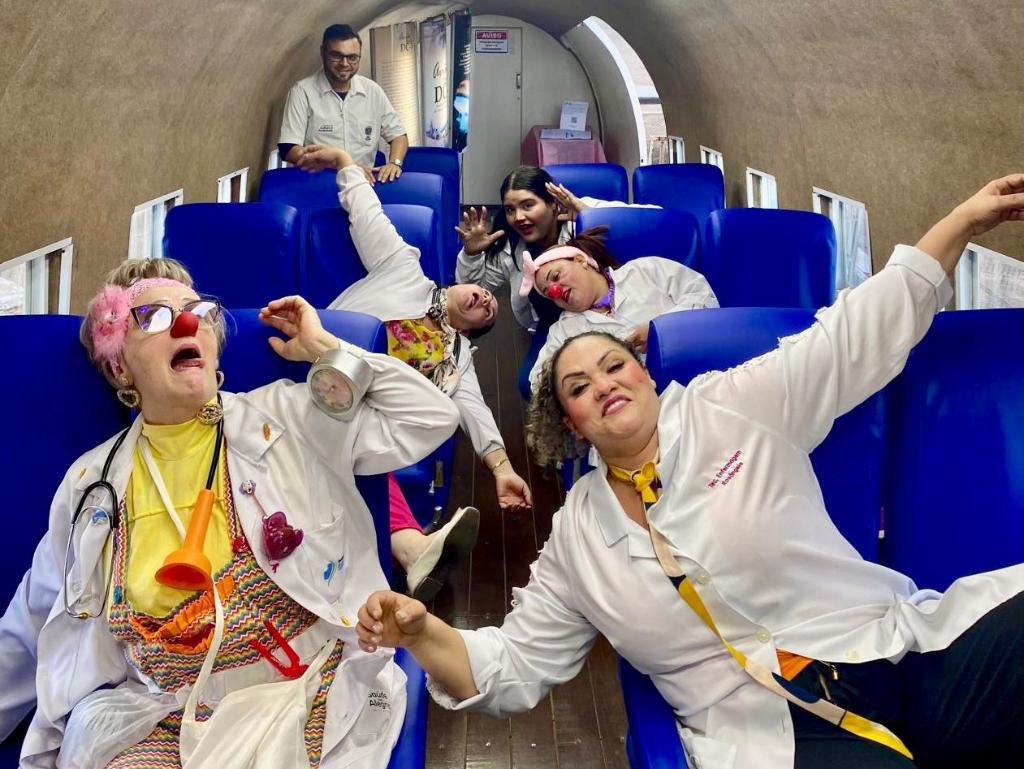 SES-MT capacita profissionais de saúde para atuarem como doutores palhaços