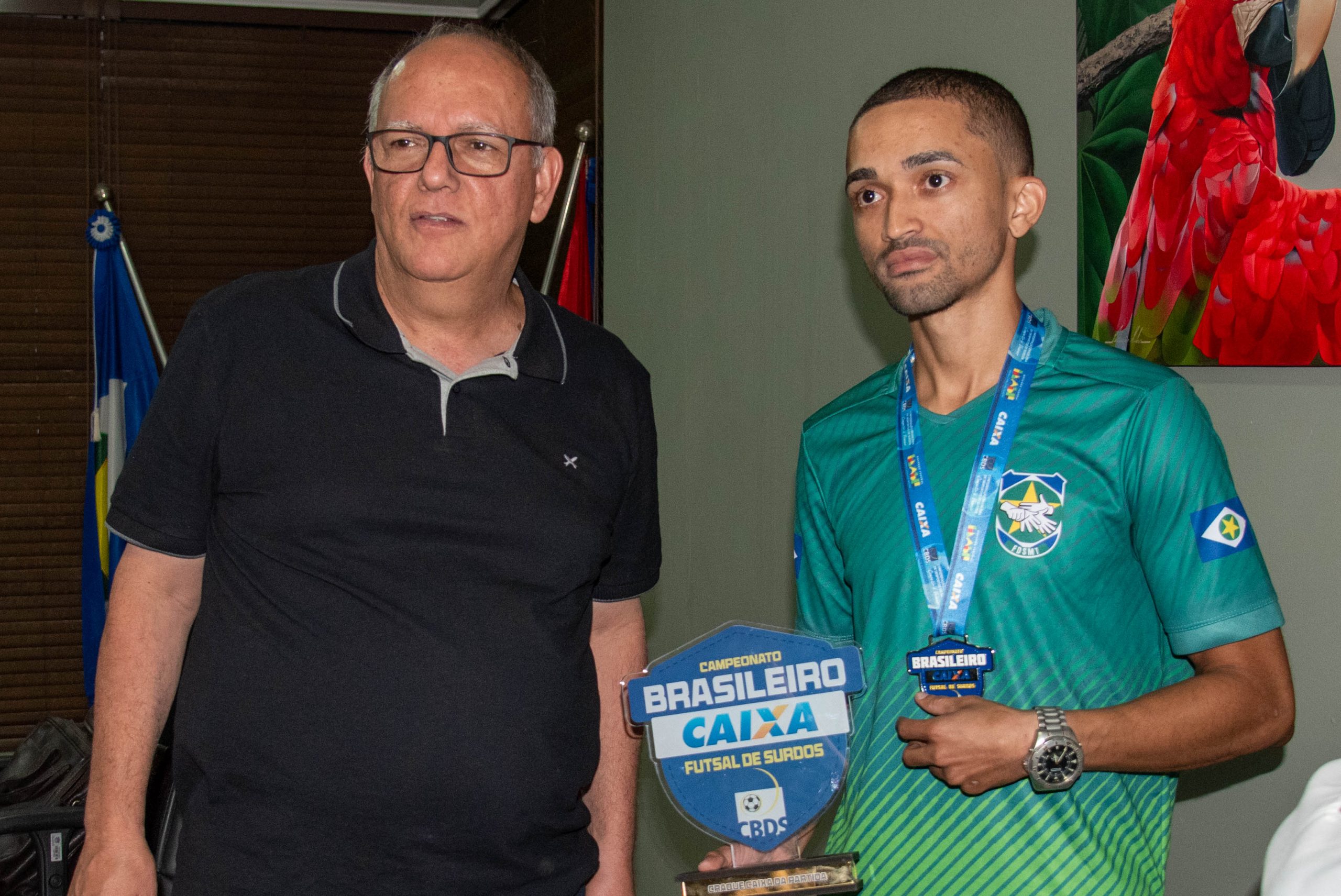 Rondonópolis | Heitor Wallas é recebido com saudação pelo prefeito após ser aclamado melhor jogador de futsal para surdos