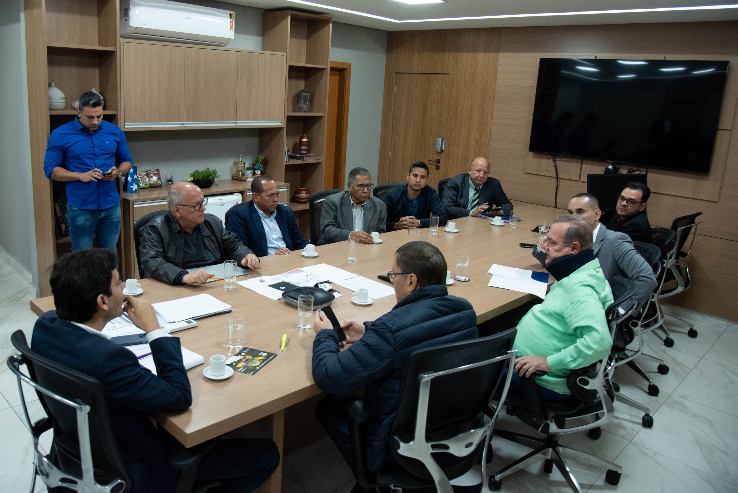 Pátio entrega escritura de área do centro de diagnóstico do câncer e discute projetos de infraestrutura