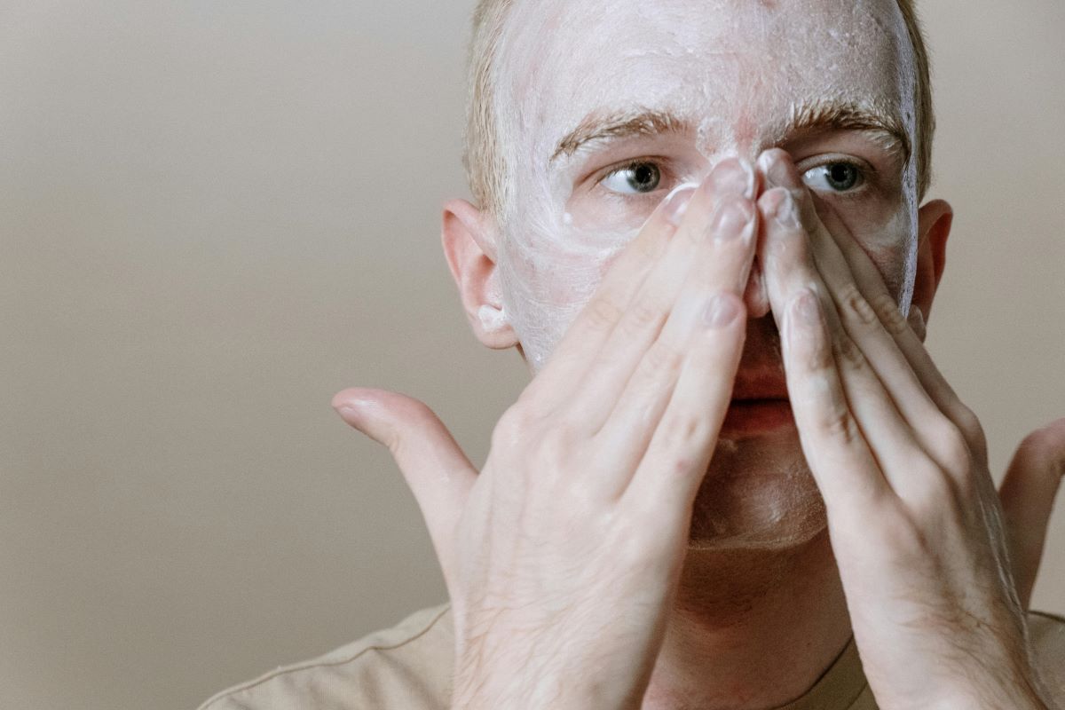 Por que usar um gel de limpeza facial diariamente é tão importante?