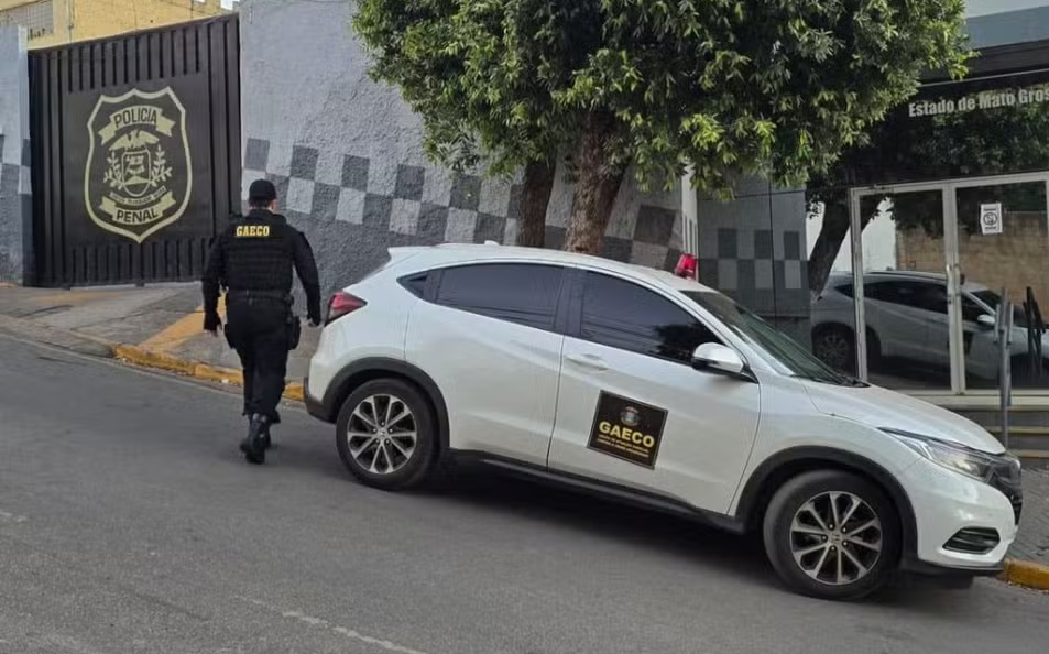 Policiais penais e advogados são alvos de operação por suspeita de facilitar entrada de celulares em presídios de Mato Grosso
