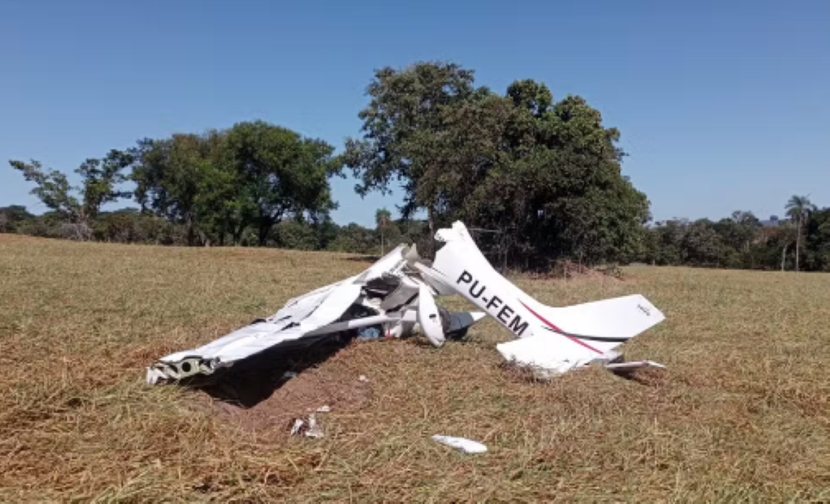 Câmera de segurança registra queda de avião que matou piloto e funcionário