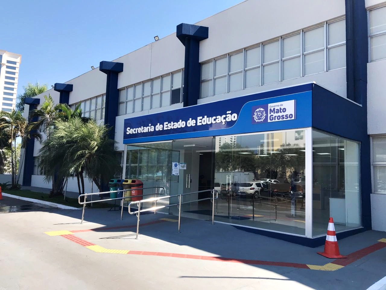 Seduc convoca suplente para compor lista de estudantes que irão para intercâmbio na Inglaterra