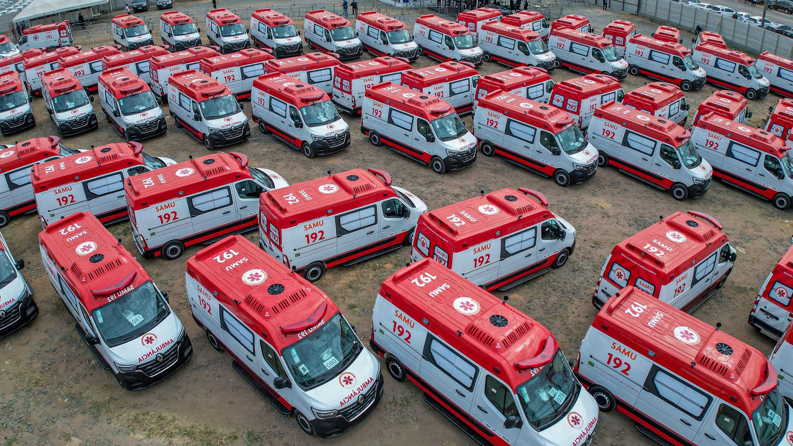 Renault entrega 280 unidades do Master ambulância para governo federal