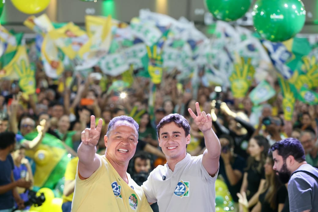 Com 5 mil pessoas, Bolsonaro e Nikolas participam de lançamento de Cláudio Ferreira e pedem voto para o 22