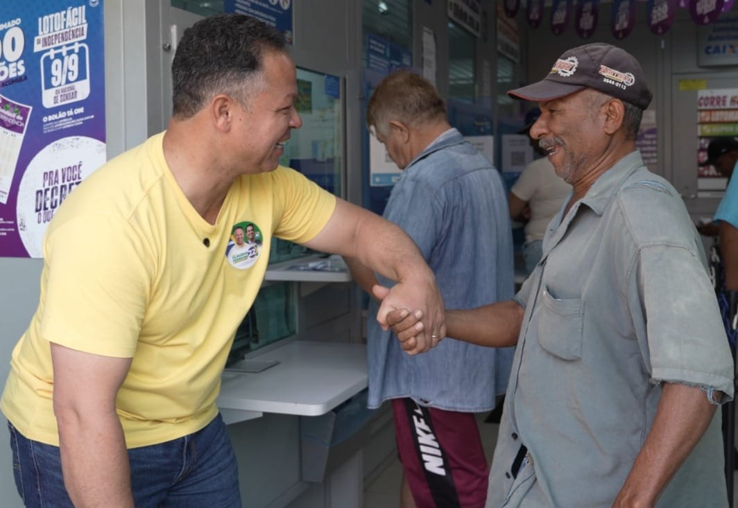 Cláudio Ferreira inicia campanha nas ruas com compromisso de mudança