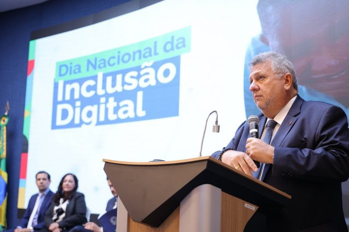 Caixa doa mais de 12 mil equipamentos ao programa “Computadores para Inclusão”