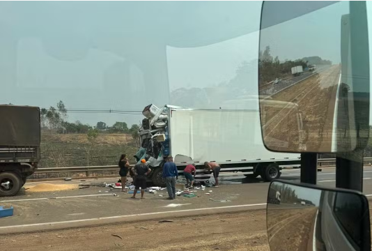 Rondonópolis | Acidente envolvendo duas carretas deixa uma pessoa morta