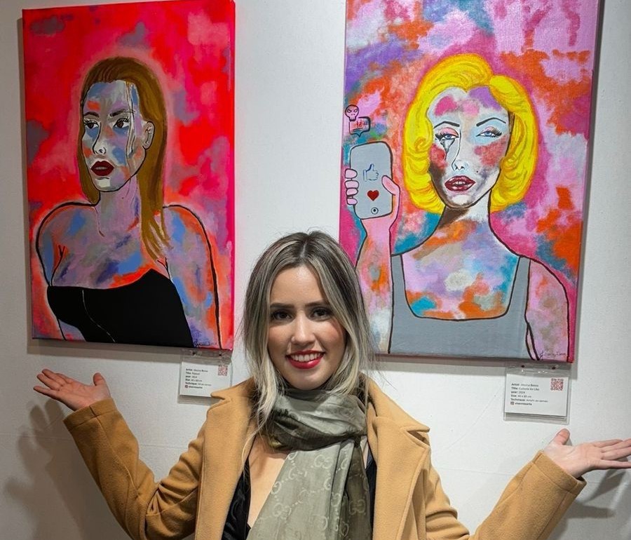 Cuiabana expõe quadros em salão de arte moderna anexo ao Museu do Louvre, em Paris