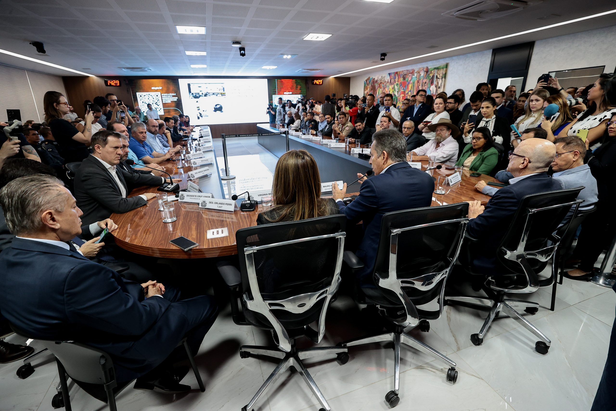 Governador lança pacote de medidas integradas para combate ao crime organizado em MT