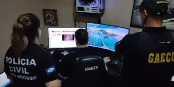 Diretor de escola é preso após induzir crianças a produzirem conteúdos de nudez para consumo e distribuição em grupos e jogos como Roblox