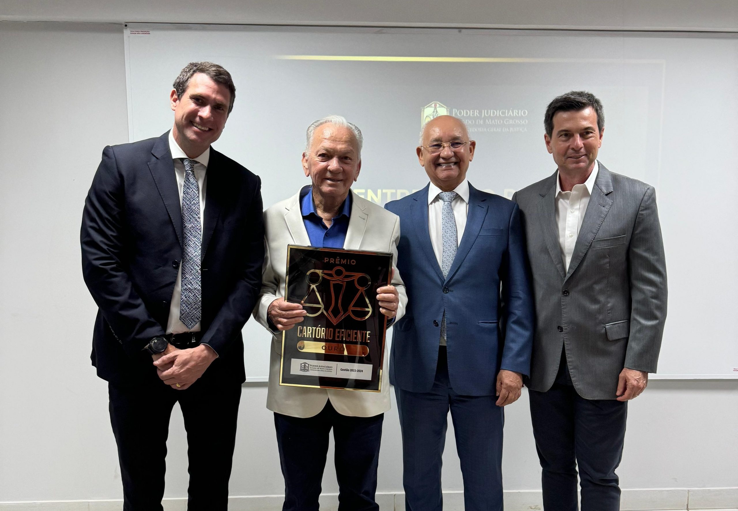 Aureo Costa recebe o Selo Cartório Eficiente da Corregedoria-Geral da Justiça