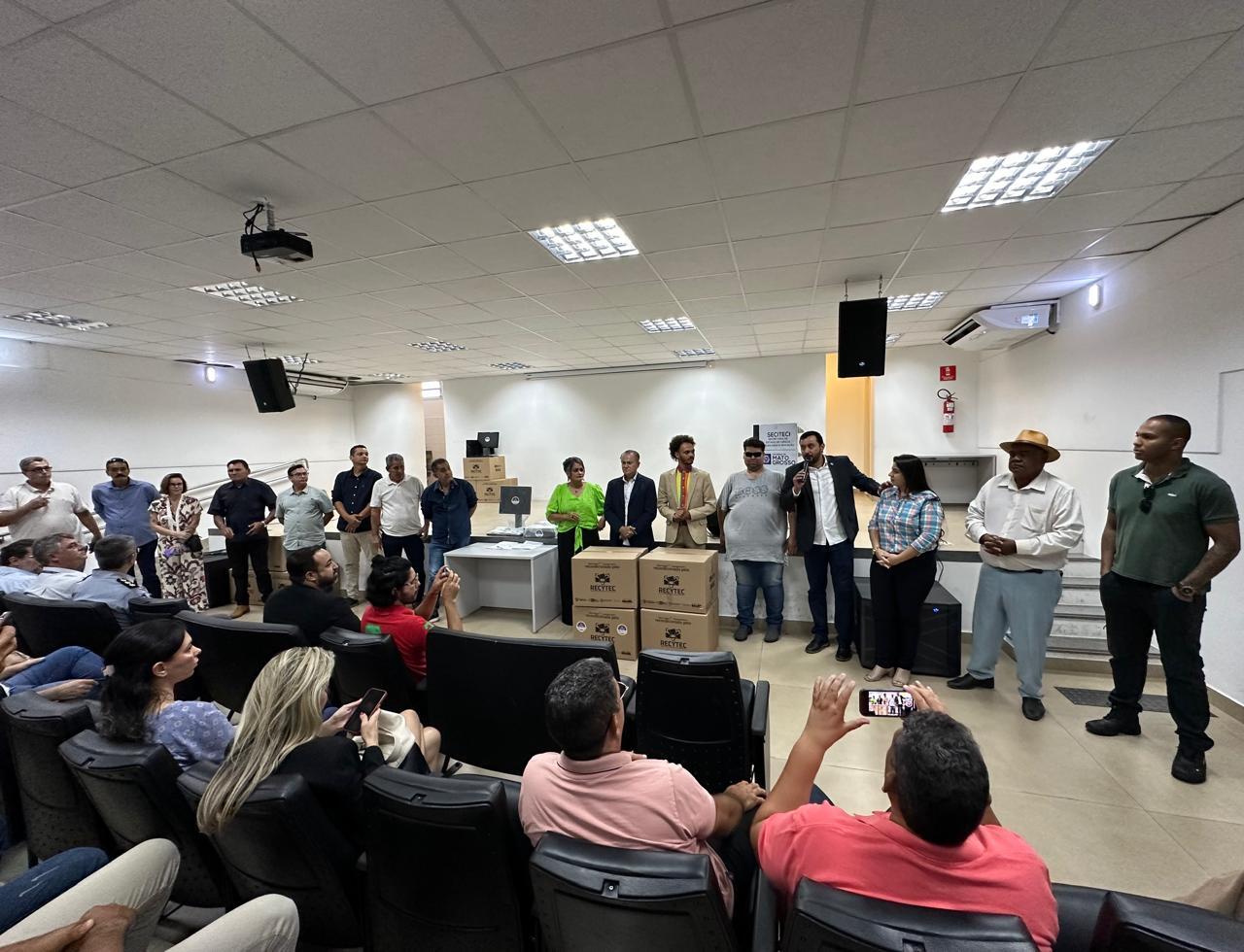 Seciteci doa mais de 300 computadores a órgãos e instituições de MT