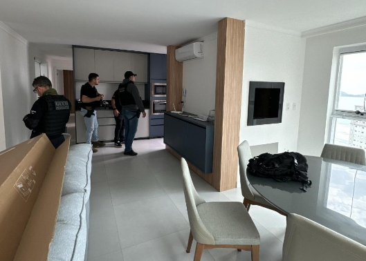 Criminosos fizeram 284 depósitos para comprar apartamento de R$ 1 milhão para tesoureiro de facção