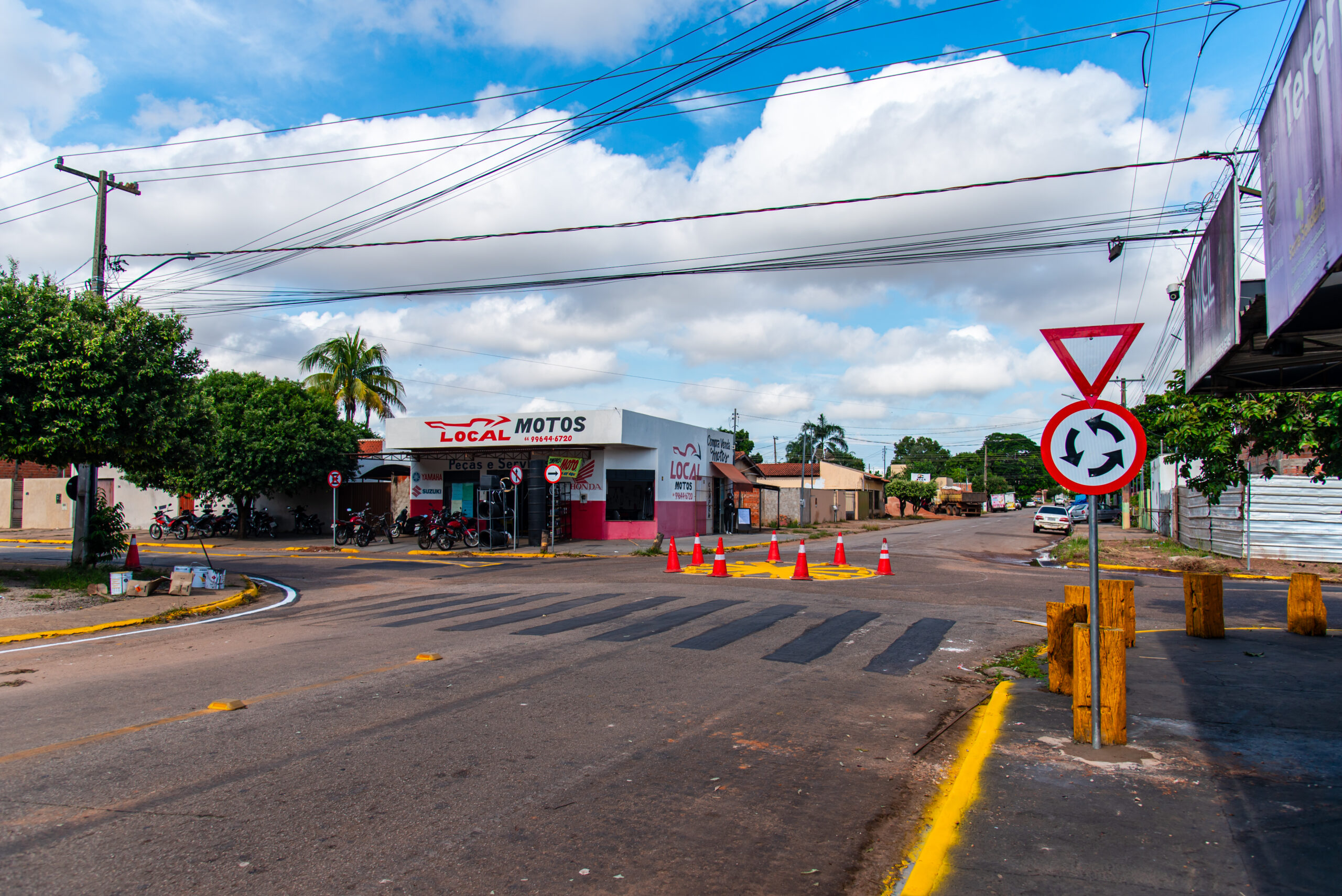 Setrat implanta rotatória em via de grande fluxo na Vila Ipiranga