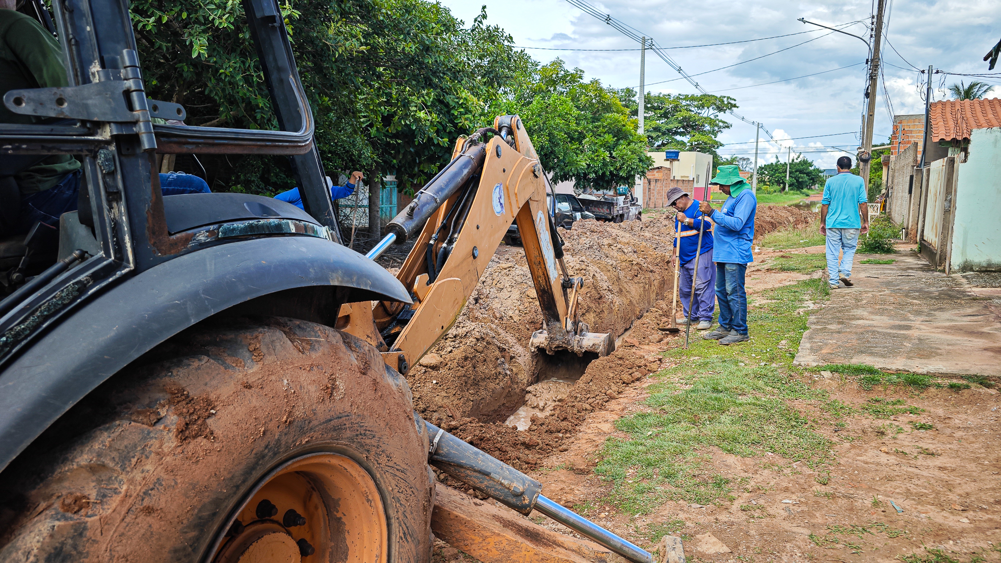 Prefeitura de Cáceres realiza obra emergencial para solucionar alagamentos na rua São Marcos