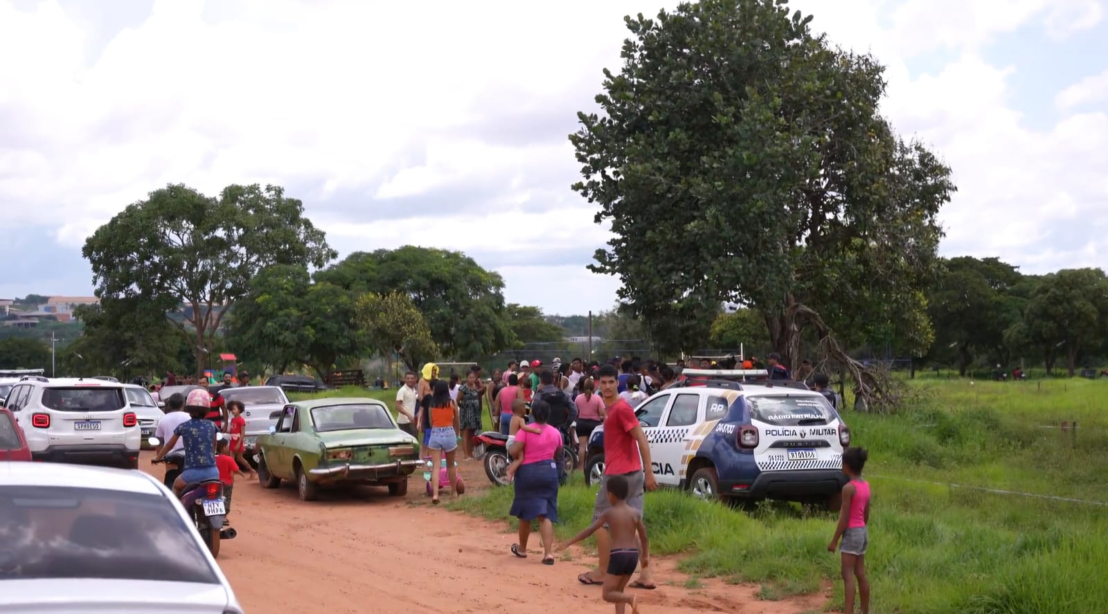 PM retira invasores de área em Rondonópolis; prefeitura alerta para perda de direito à moradia