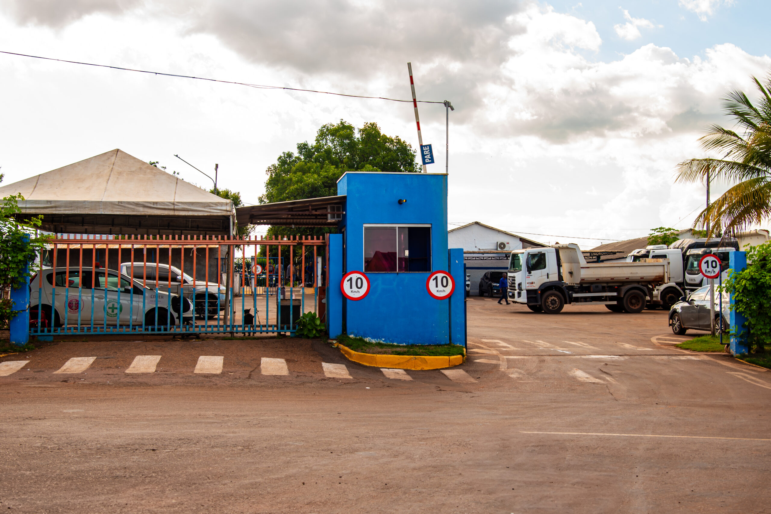 Coder paga salário em atraso dos trabalhadores