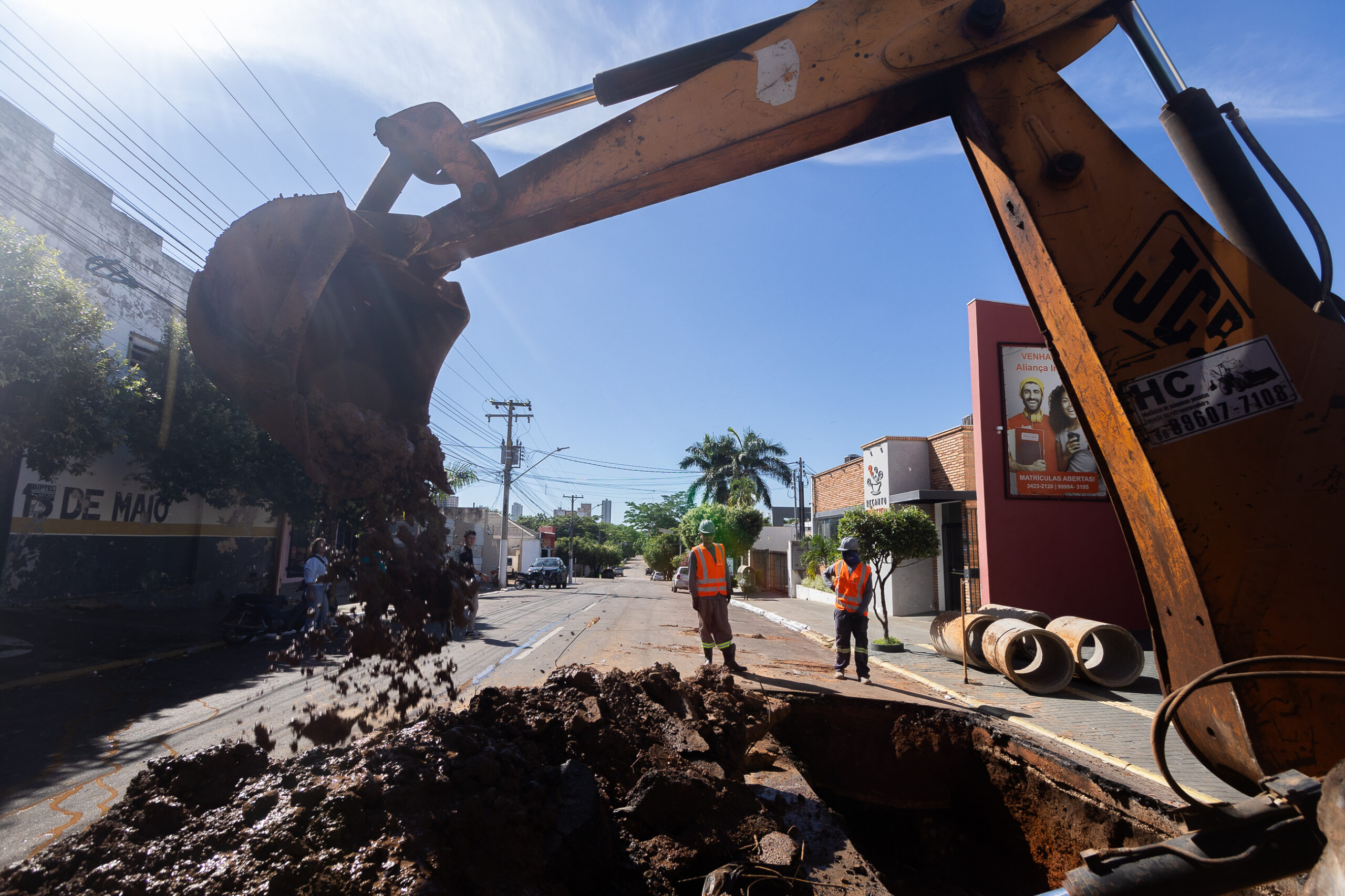 Rondonópolis | Prefeitura inicia obras de tapa-buracos e recuperação de rede de drenagem