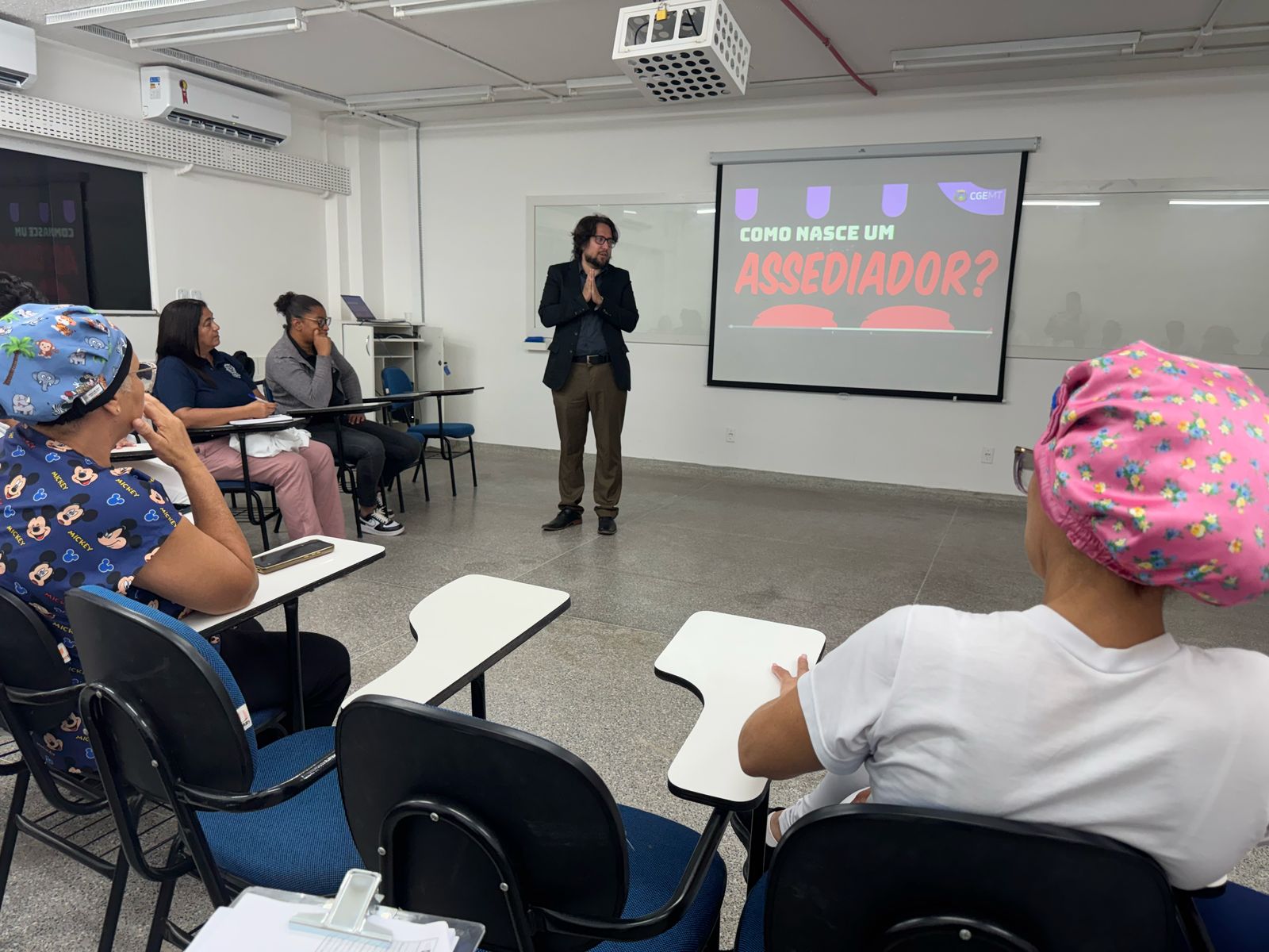 CGE capacita servidores para identificar e se proteger de diferentes tipos de assédio