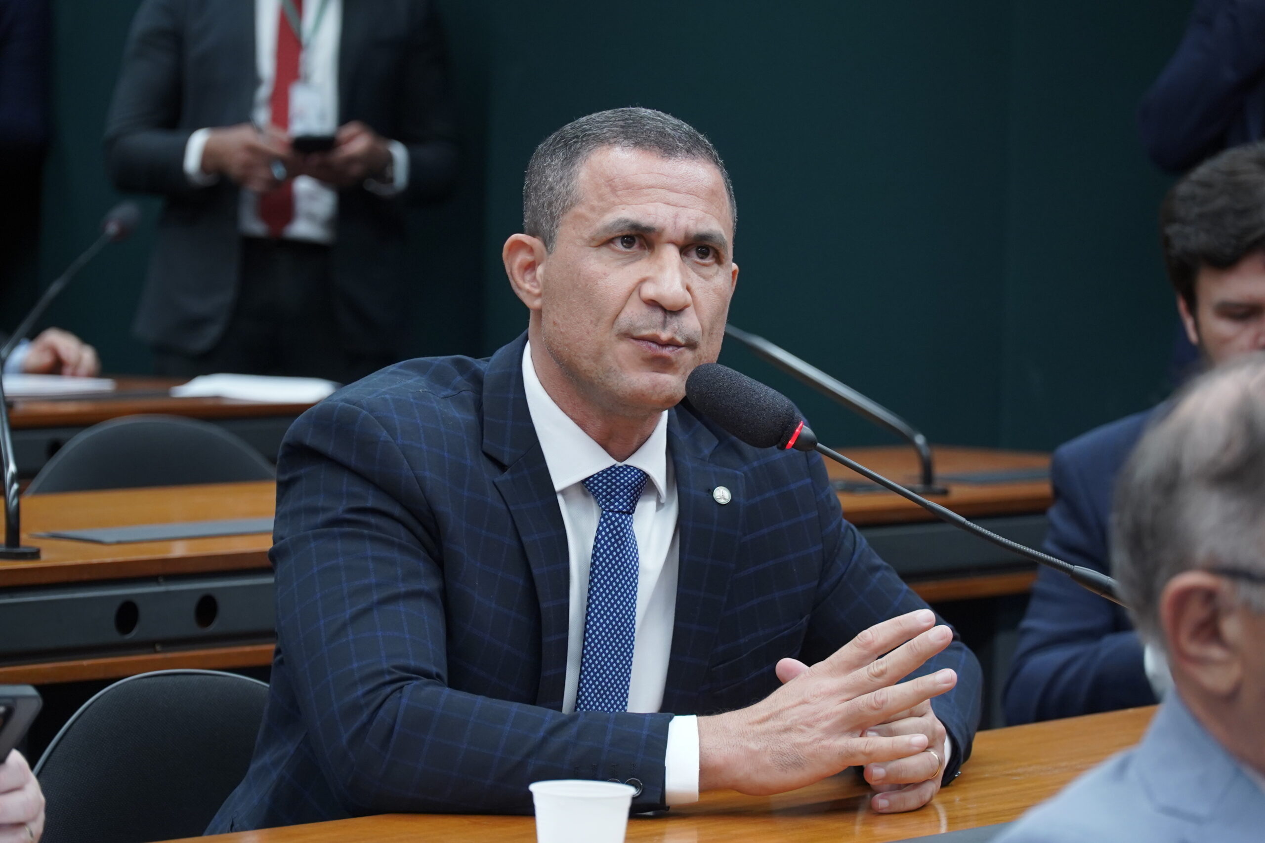 Na CCJ e na Comissão de Segurança Pública deputado Coronel Assis reafirma defesa de valores e combate à impunidade