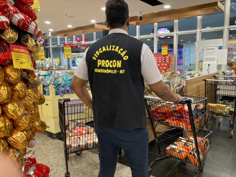 Procon apreende produtos impróprios para consumo antes do feriado prolongado