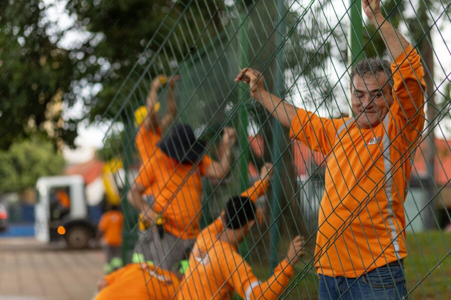 Rondonópolis | Prefeito determina retirada do cercamento das praças e dispara: “decisão equivocada”