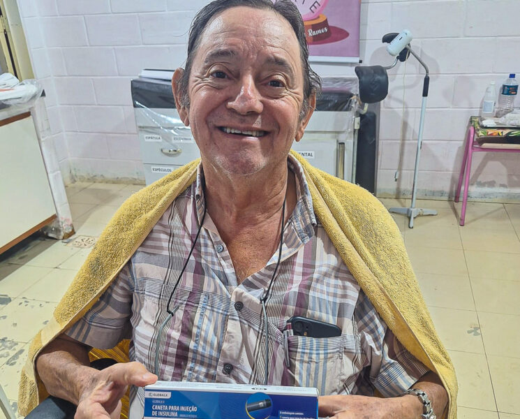 Paciente é o primeiro a utilizar nova caneta de insulina reutilizável na UBS do CAIC em Cáceres