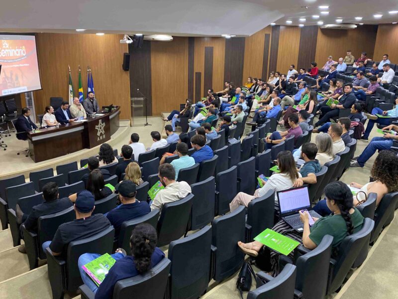 Engenheiros e arquitetos de 105 municípios participam do primeiro dia do seminário técnico da AMM
