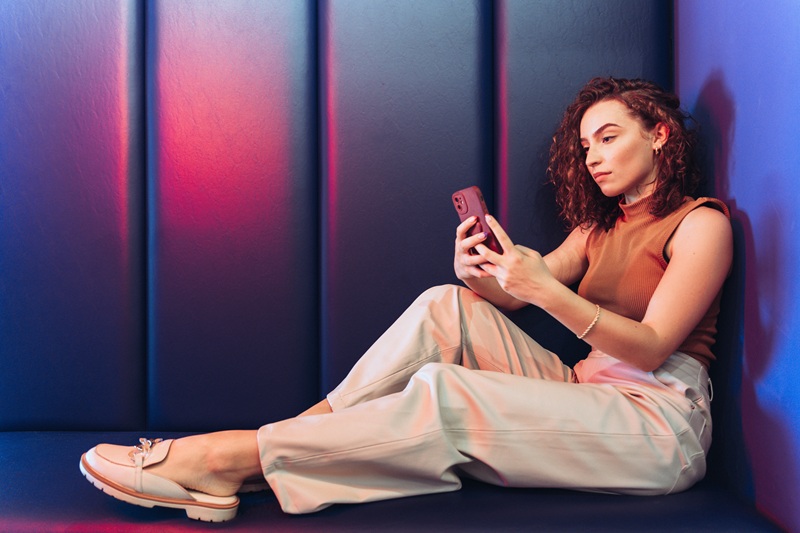 Especialistas reforçam que alterar idioma do smartphone potencializa vocabulário e habilidades linguísticas