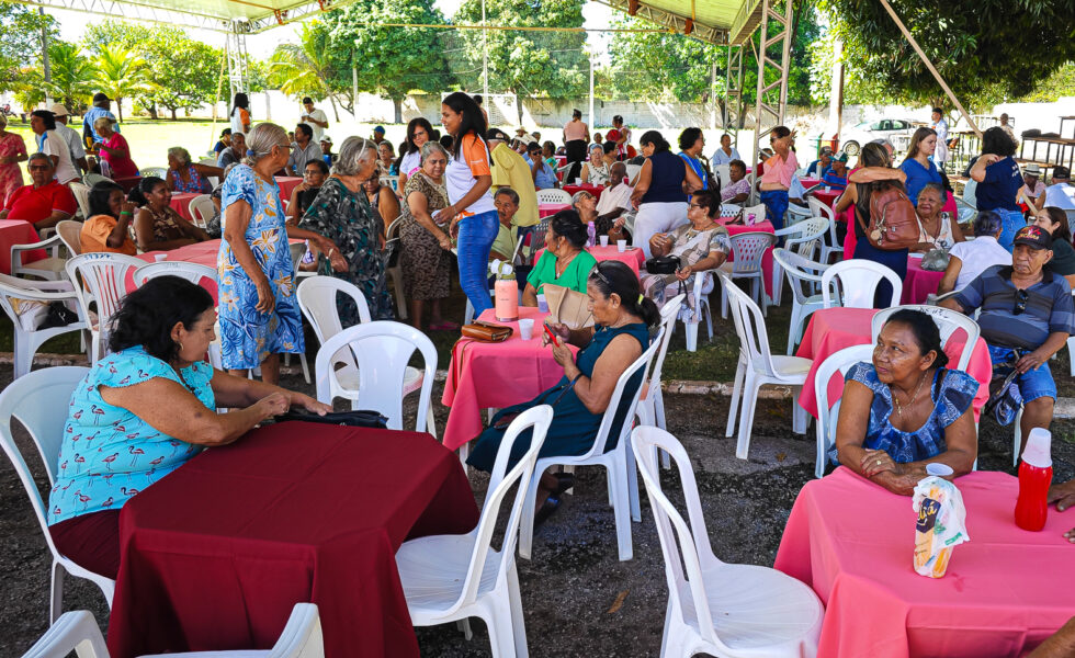 Cáceres | Prefeitura promove almoço para 400 idosos em comemoração ao Dia das Mães