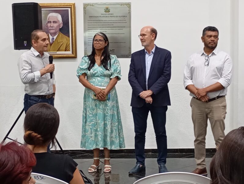 Wilson Santos prestigia lançamento de obra literária premiada nacional e internacionalmente