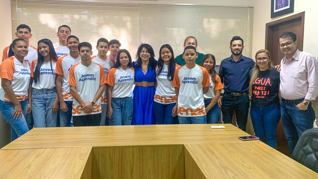 Prefeita Eliene recebe Jovens Aprendizes que atuarão na Assistência Social de Cáceres