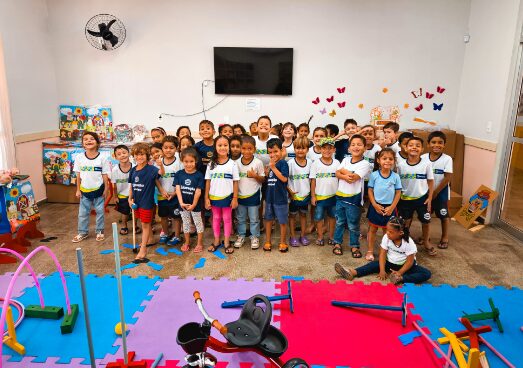 Gestão Cláudio Ferreira entrega brinquedos novos para todas escolas