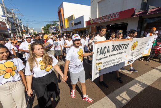 Passeata mobiliza Rondonópolis na luta contra o abuso e exploração sexual infantil