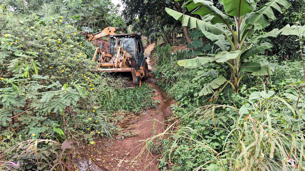 Cáceres | Prefeitura realiza limpeza no Canal do bairro Betel