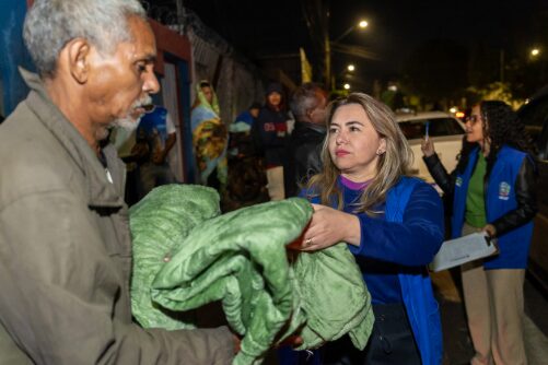 Rondonópolis | Secretaria de Assistência Social distribui cobertores às pessoas em situação de rua durante frente fria