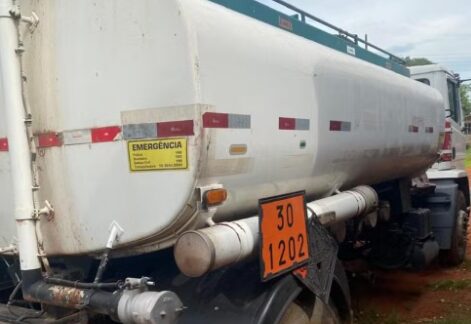 Motorista é preso por transporte ilegal de combustível para garimpo