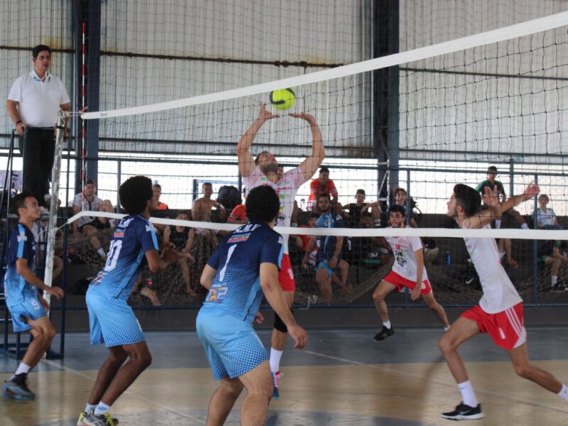 Jogos de voleibol, basquete e handebol acontecem no Sesc Rondonópolis
