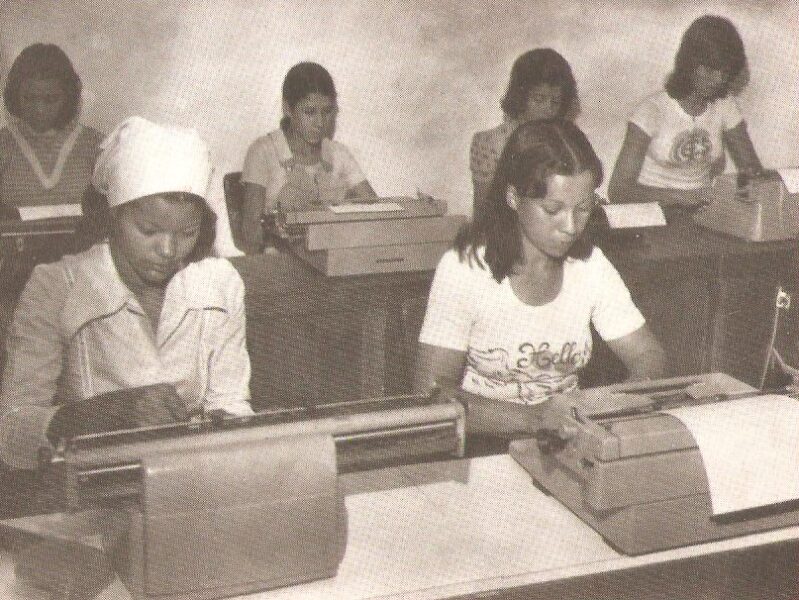 Associação oferece cursos gratuitos de capacitação para meninas e mulheres