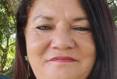 Mulher é morta a tiros ao ser abordada por dupla em moto