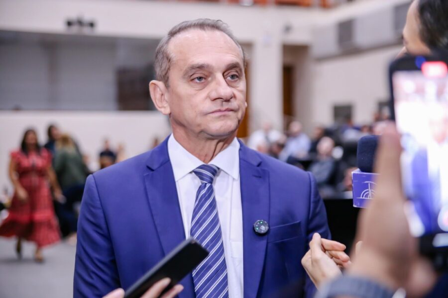 Em defesa dos servidores, Wilson Santos exige documentos sobre consignados à Seplag