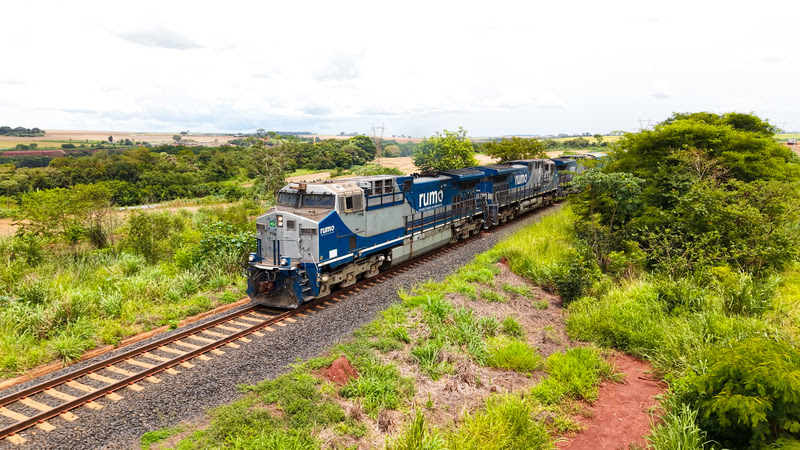 Rumo inicia operações com trens de 135 vagões nas principais rotas do agronegócio brasileiro