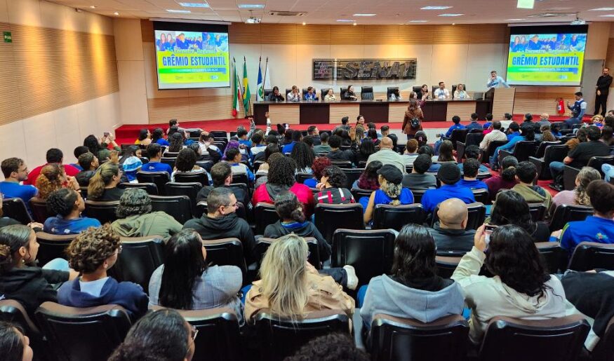 Líderes estudantis discutem participação ativa nas escolas da rede estadual de ensino