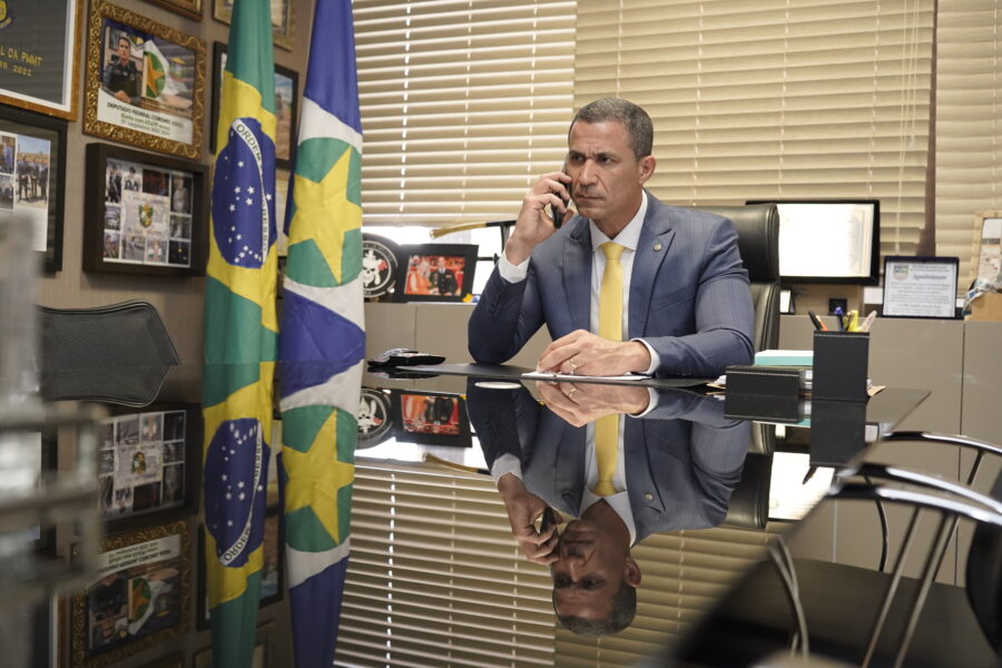 Coronel Assis avalia que proibição de Bolsonaro dar entrevista é “censura” e ataque à Constituição