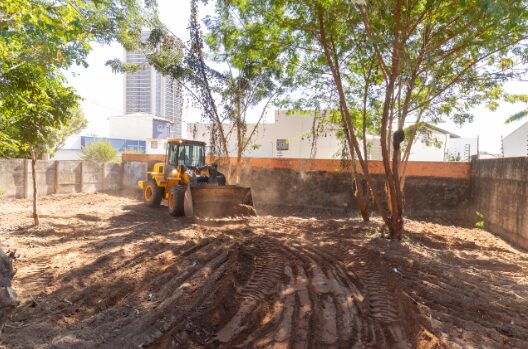 Rondonópolis | Com início da estiagem, Município intensifica notificações e limpeza de terrenos sujos