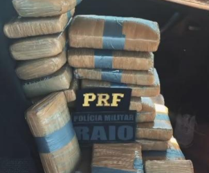 Ação integrada da PM e PRF apreende 30 quilos de entorpecentes em Pedra Preta