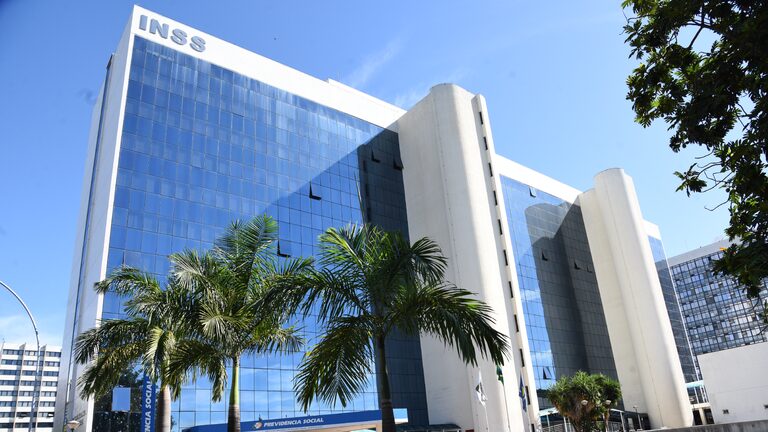 INSS suspende contrato com a Crefisa, vencedora de 25 dos 26 lotes do último leilão para pagamento de novos benefícios