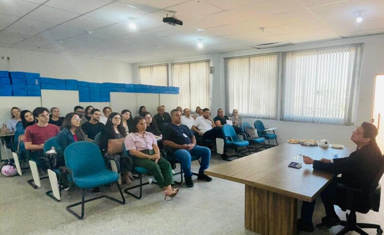Coordenador do Procon-MT faz palestra sobre relação de consumo para servidores do município